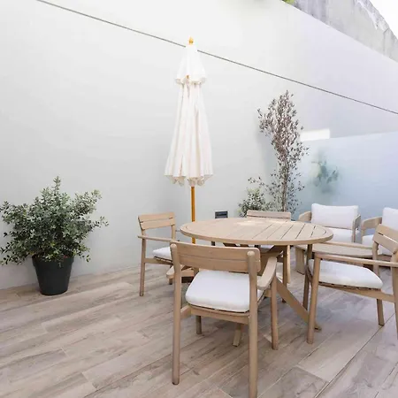 Liiiving In - The Prestige F Apartman