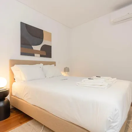 Liiiving In - The Prestige F Apartman *