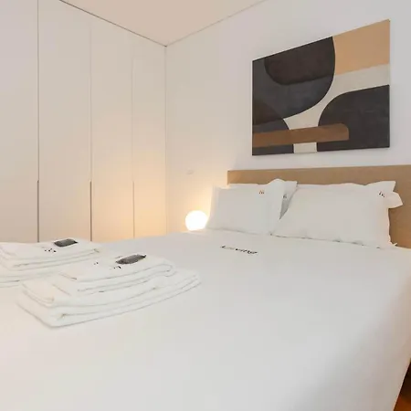 Liiiving In - The Prestige F Apartman Porto